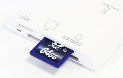 Transcend_SDXC_64GB_Class_10_USB_Card-04